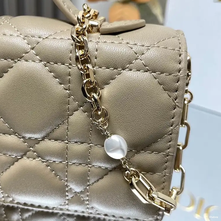 2407YA0140 Dio Bags 0510